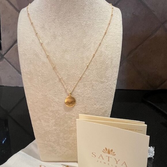Satya Begin Today Gold Lotus Necklace – new - Picture 2 of 4